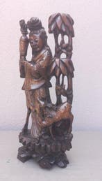 Onsterfelijke Magu met Hert - Padauk, Glazen ogen - China