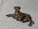 Pierre Chenet (XX-XXI) - sculptuur, La Chienne allaitant ses