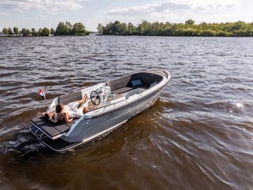 Primeur 700 LOUNGE | Vetus 42 pk | Vaarklaar |, Nieuw, Polyester, Diesel, Binnenboordmotor