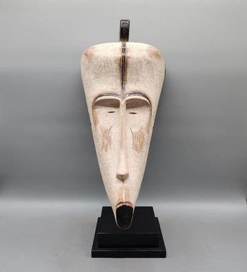 Masker - hoektand - Gabon (Zonder minimumprijs)