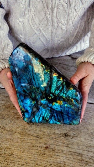 2,7 kg - Goud + Blauw + Turkoois kleuren Labradoriet, -, Antiek en Kunst, Curiosa en Brocante