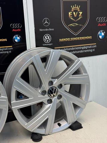 2 stuks org. VW Golf 8 velgen 18 inch bj.2023 5H0601025AE, Gebruikt, 18 inch, Velg(en)
