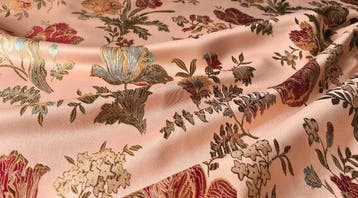 Damastweefsel San Leucio roze met rijk bloemmotief. -, Nieuw