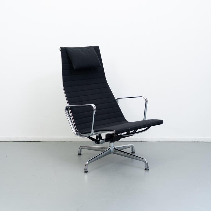 2x Vitra Eames EA 124 Lounge Zwart Hopsak - Chroom, Huis en Inrichting, Fauteuils, 75 tot 100 cm, Zo goed als nieuw, 50 tot 75 cm