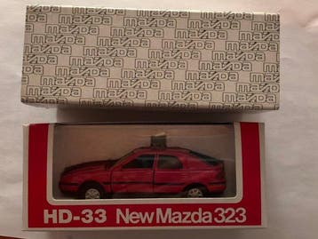 Diapet Yonezawa 1:40 - Modelauto - Mazda 323F (New Mazda, Nieuw