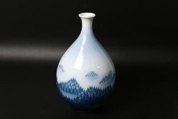 Fujii Shumei – Sometsuke Dennenbos Flesvaas, Arita-porselein