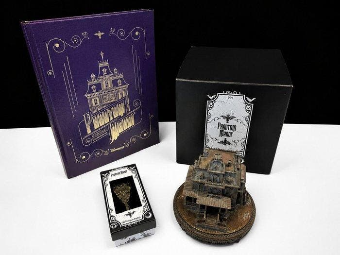 Beeldje - Disneyland Paris - Phantom Manor Set - Luxe Boek,, Verzamelen, Disney