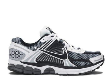Nike Air Zoom Vomero 5 SE SP Dark Grey (Sneakers, Schoenen), Verzenden, Nieuw, Nike, Sneakers of Gympen