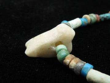Oud-Egyptisch Armband gemaakt van faience mummie-kralen met, Sieraden, Tassen en Uiterlijk