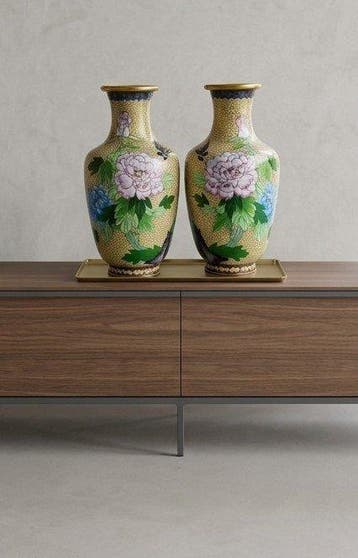 Vaas - Paar grote Chinese cloisonné vazen versierd met