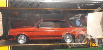 IXO 1:18 - Modelauto - Volvo 240 Turbo, Hobby en Vrije tijd, Nieuw