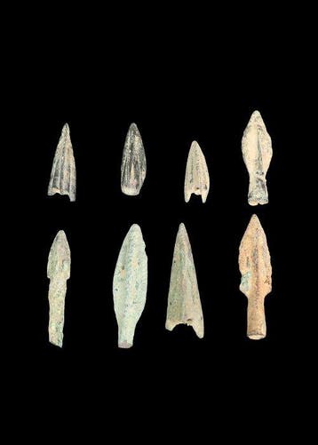 Bronstijd Brons Arrowhead Group (8) (Zonder minimumprijs), Antiek en Kunst