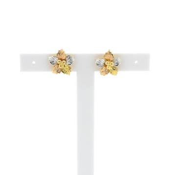 Tricolor gouden oorstekers als bloem (Oorbellen), Ophalen of Verzenden, Gebruikt, Goud, Goud