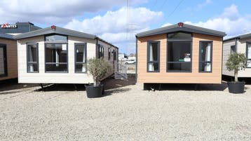 Kunststof Chalet 11.00 x 4.00 m met alle luxe , in 2 kleuren, Tot en met 4