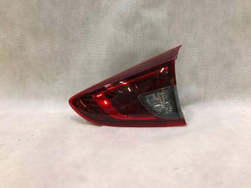 Mazda 2 DJ Lift 19- achterlicht rechts binnen Europa D43N-51, Verzenden, Gebruikt