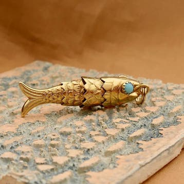 Gouden hanger van een vis met Turquoise (Hanger of bedel), Ophalen of Verzenden, Gebruikt, Goud, Overige merken