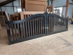 Zwart gelakte hardhouten toegangspoort 400 cm, Ophalen, 100 tot 150 cm, Nieuw, Hout