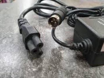 Avtex 220V voeding met netsnoer - 3 polig - 4A, Ophalen of Verzenden, Nieuw