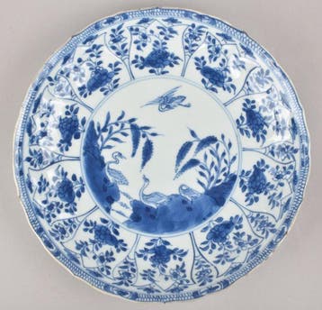 Schotel - A CHINESE BLUE AND WHITE LOTUS FORM / POMEGRANATE