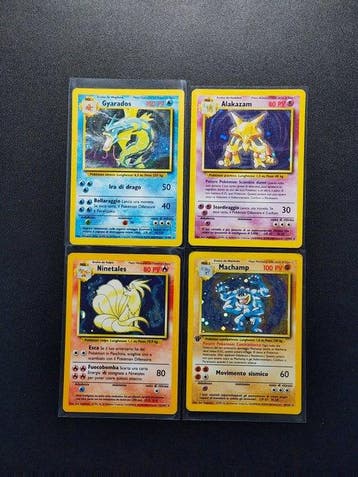 Pokémon - 4 Card - Alakazam Holo - Gyarados Holo - Machamp, Hobby en Vrije tijd, Verzamelkaartspellen | Pokémon, Nieuw