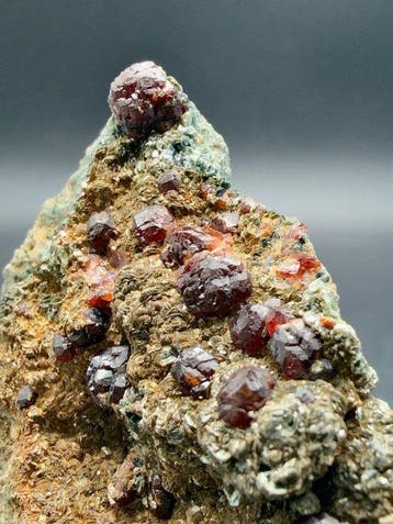 Hessonietgranaat Kristalen - Hoogte: 9 cm - Breedte: 8 cm-, Verzamelen