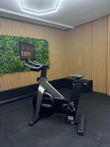 Technogym Bike Live (D93TNLS) Swivel Screen Dark Pearl Grey, Verzenden, Gebruikt