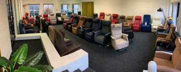 Breed aanbod Showmodel Sta op stoel/relaxfauteuil 1.295 euro, 75 tot 100 cm, Ophalen of Verzenden, 50 tot 75 cm, Leer