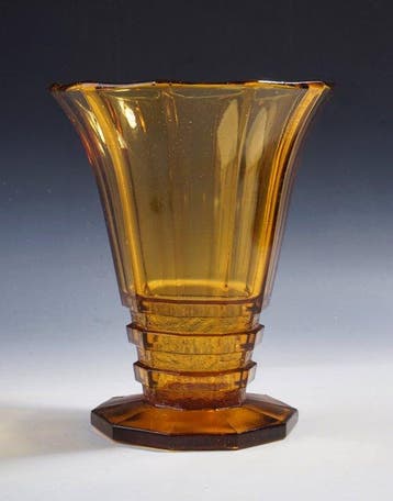 Vaas - Trompetvaas in Art Deco amberkleur • geometrisch