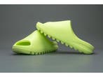 adidas Yeezy Slide - Lage sneakers - Maat 44 1/2 - GROEN, Kleding | Dames, Verzenden, Nieuw
