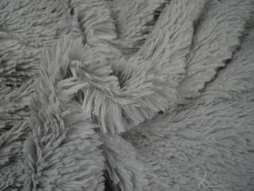 10 meter langharig bont - Zilvergrijs - Pluche stoffen, 120 cm of meer, Ophalen of Verzenden, Polyester, Grijs