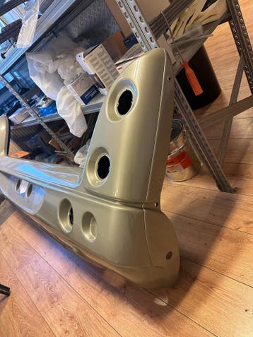 Polyester reparatie aan caravan! Schade onzichtbaar hersteld