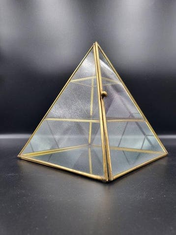 m - Vitrinekast - Glas, Verguld messing - Piramidevormige, Antiek en Kunst