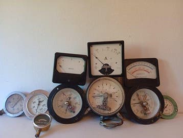 Barometer (10) - Staal, ijzer, messing , koper, kunststof -