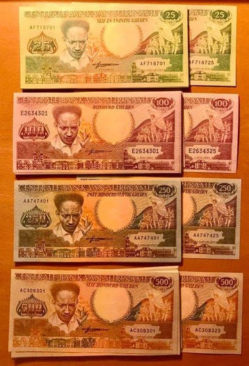 Suriname. - 25 x 25, 100, 250, 500 Gulden 1988 - Pick 132b,