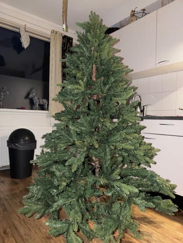 nette kerstboom met decoratie en lampjes 1.80 meter, Diversen, Ophalen of Verzenden, Nieuw