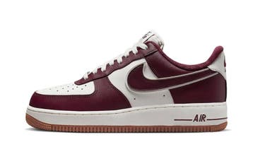 Nike Air Force 1 Low College Pack Night Maroon, Nieuw