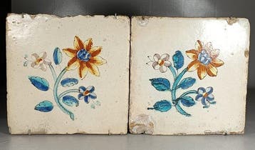 Tegel - Veelkleurig bloemdecor - 18e eeuw (ca. 1760–1790) -