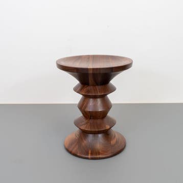5x Vitra Eames Stool A Bijzettafel Amerikaans Notenhout, Minder dan 45 cm, Minder dan 55 cm, Rond, Nieuw