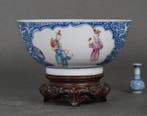 Qianlong (1735-1796) - Kom - Lady and Boy besides Rich Table