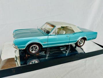 Highway 61/DCP 1:18 - Modelauto - Oldsmobile 442 Convertible, Nieuw
