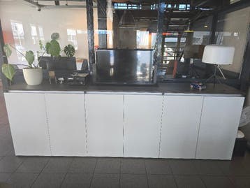 Dressoirkast met elektrisch verstelbare monitorbeugel, Vergader- of Presentatieruimte, Nieuw in verpakking, Kast