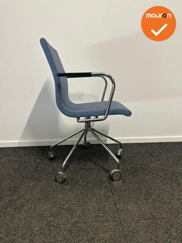 Vergaderstoel Skandiform - Blauw gestoffeerd - op wielen, Vergader- of Presentatieruimte, Ophalen of Verzenden, Gebruikt, Stoel