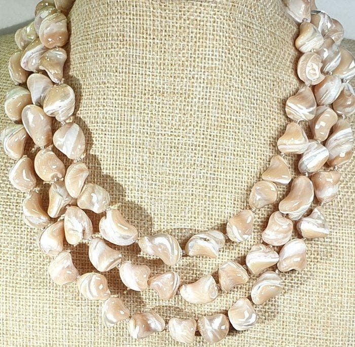 Parelmoer van de Zuidelijke Zeeën - Symbool van zuiverheid,, Antiek en Kunst, Antiek | Boeken en Bijbels