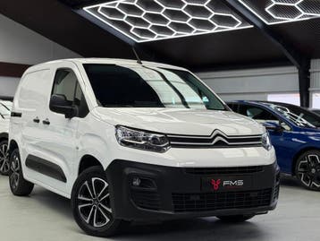 Citroën Berlingo 1.2 PureTech CarPlay Camera BTW, Automaat, Stof, Gebruikt, Zwart