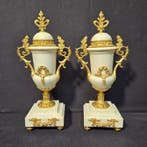 Klok (2) - - Verguld brons - 1850-1900 - Marmer met bronzen, Antiek en Kunst, Antiek | Klokken