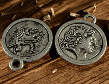 2 x Metalen bedeltje van een munt, antiek zilverkleur, af..., Ophalen of Verzenden, Nieuw, Bedel