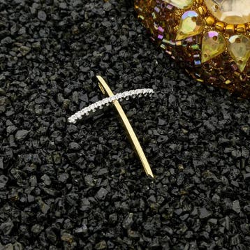 Bicolor gouden hanger van een kruis met diamanten; 0,13 ct., Ophalen of Verzenden, Gebruikt, Goud, Overige merken