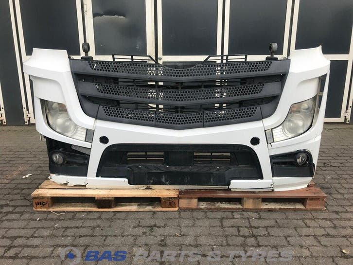 Bumper Mercedes Actros MP4 A 960 880 17 90, Auto-onderdelen, Vrachtwagen-onderdelen, Gebruikt, Mercedes-Benz, Carrosserie en Plaatwerk