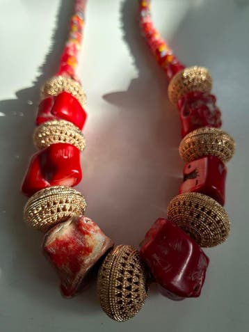 Afrikaanse / Nigeriaanse bruiloftsketting, Sieraden, Tassen en Uiterlijk, Kettingen, Ophalen of Verzenden, Nieuw, Rood, Steen of Mineraal