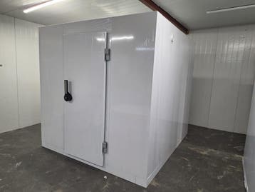 Vriescel 210 x 240 x 220 cm Licht beschadigd, Nieuw in verpakking, Koelen en Vriezen